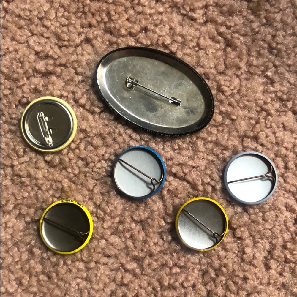 Assorted Buttons! Batman DC Helix - Picture 2 of 2